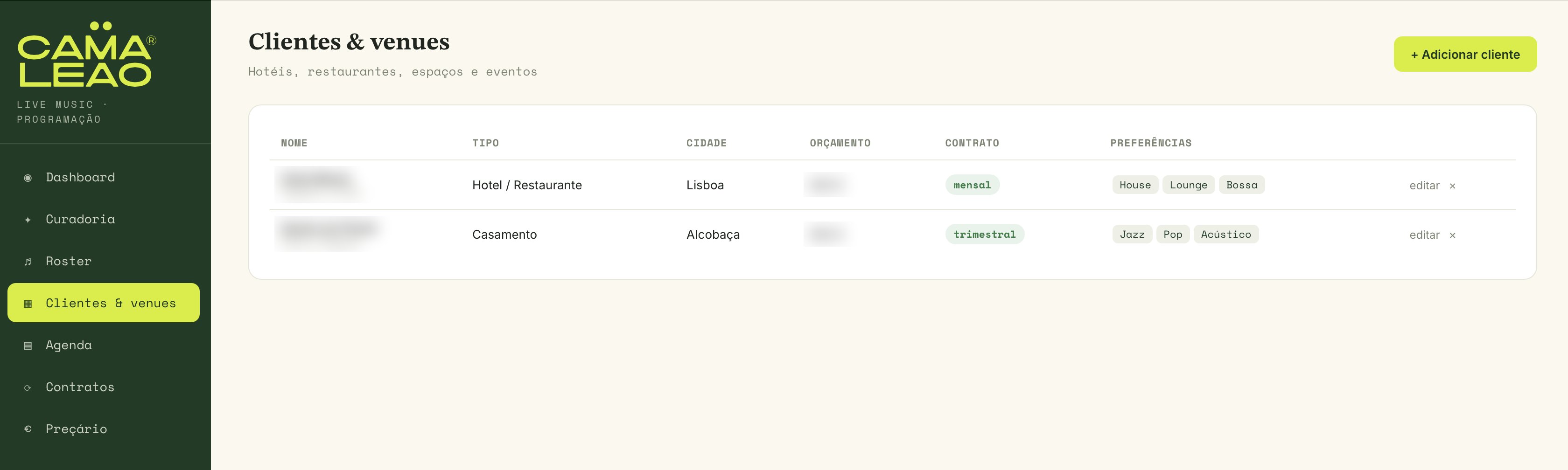 Ecrã do software interno da Camaleão: clientes, contratos e preferências musicais